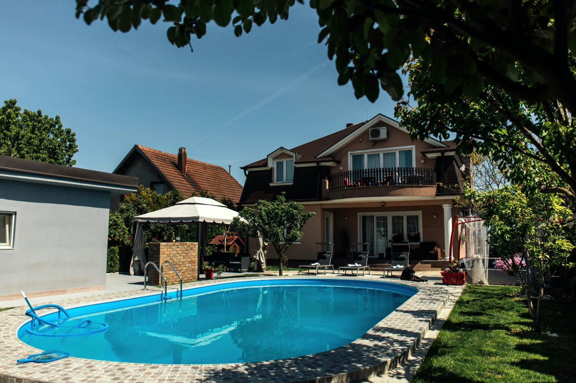 Lux With Pool Dex Apartment Zemun Polje